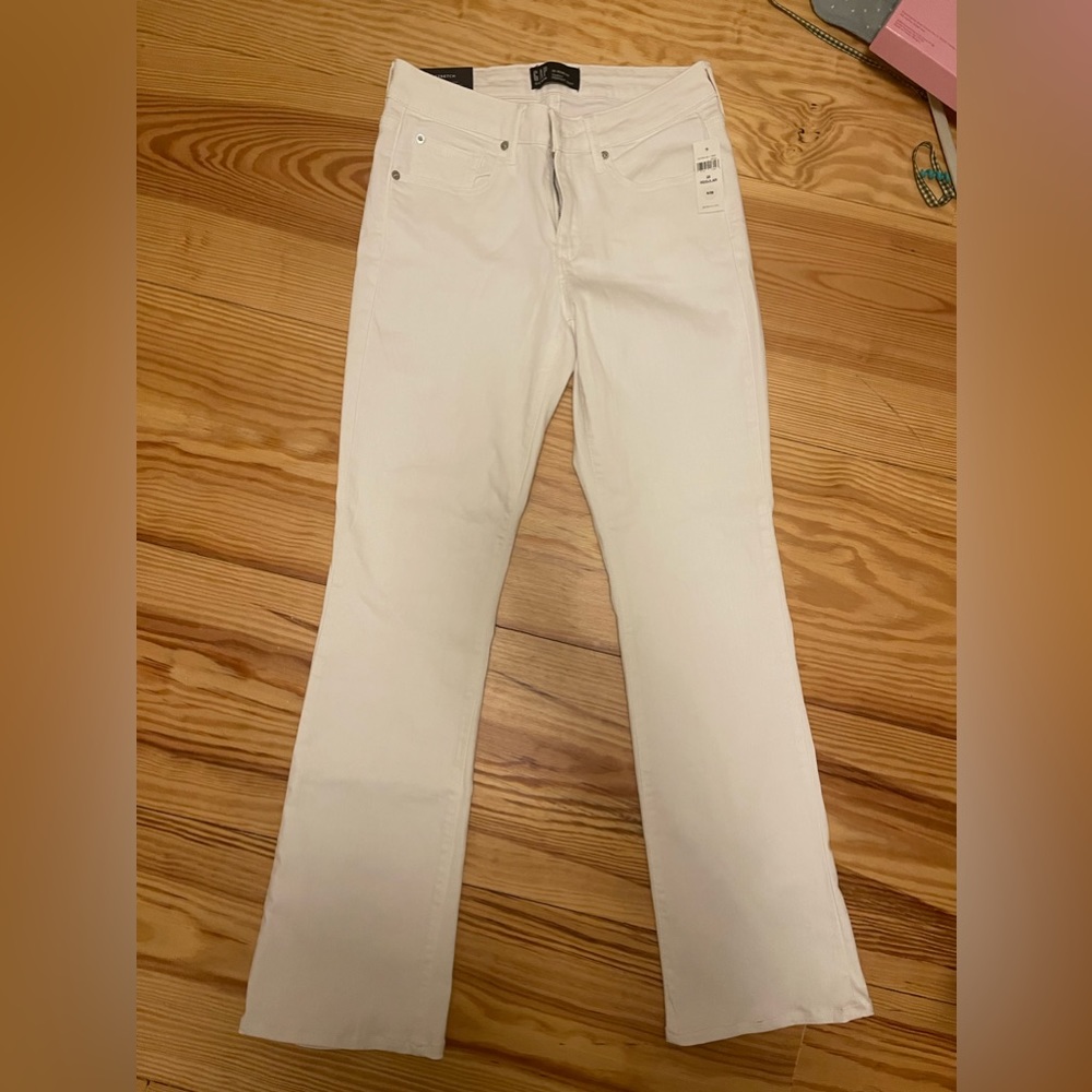 Never worn new with tags GAP denim perfect boot cut white jeans. Size 28 regular